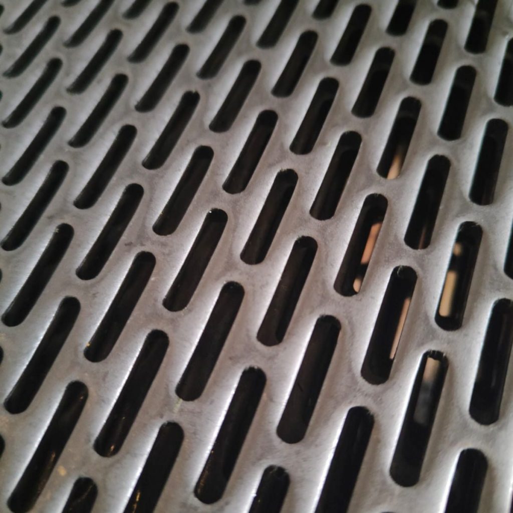 chapas perforadas de hierro